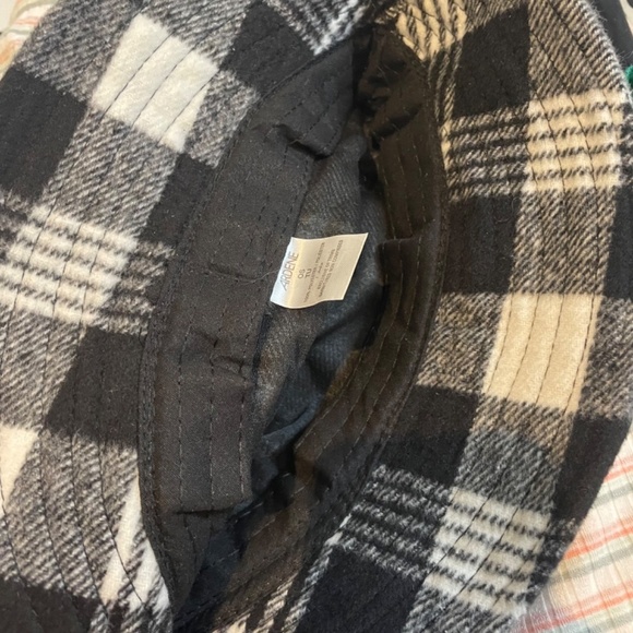 Ladies Tops, Dress,Tank, Skirt, Hat Bundle 🤍 - Picture 13 of 13